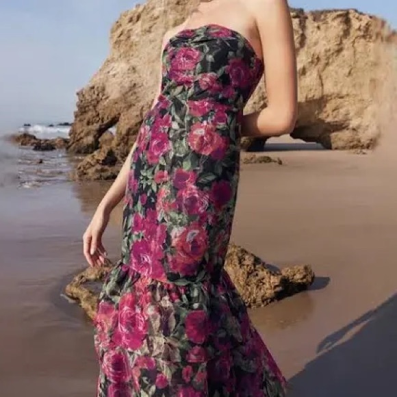 Lulu’s strapless dark floral trumpet gown - Picture 3 of 10